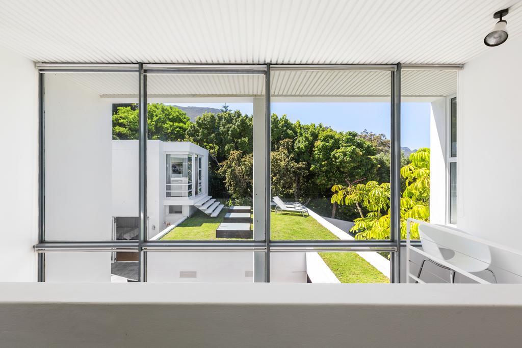 Cube Guest House Хаут Бей Екстериор снимка