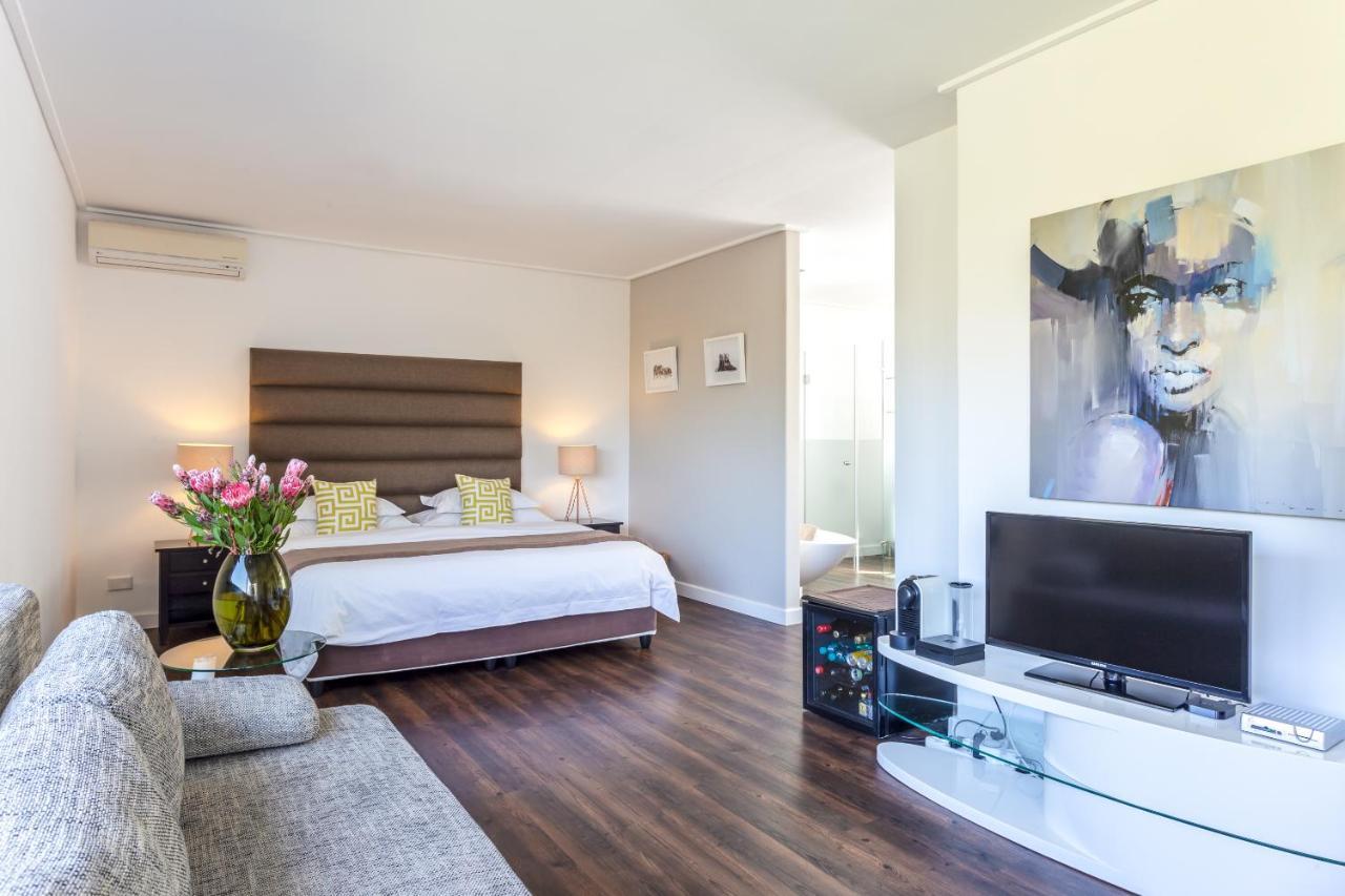 Cube Guest House Хаут Бей Екстериор снимка