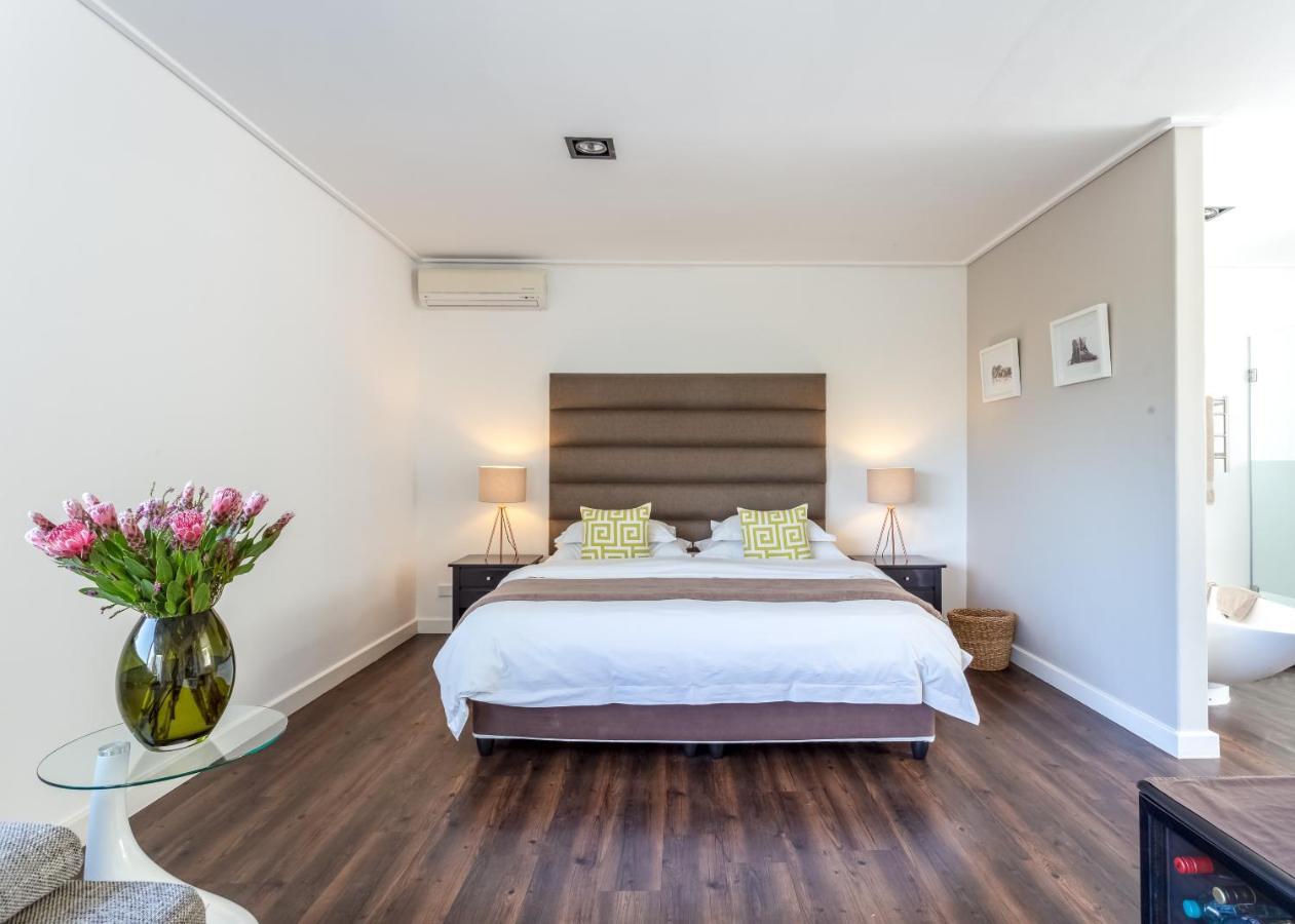 Cube Guest House Хаут Бей Екстериор снимка